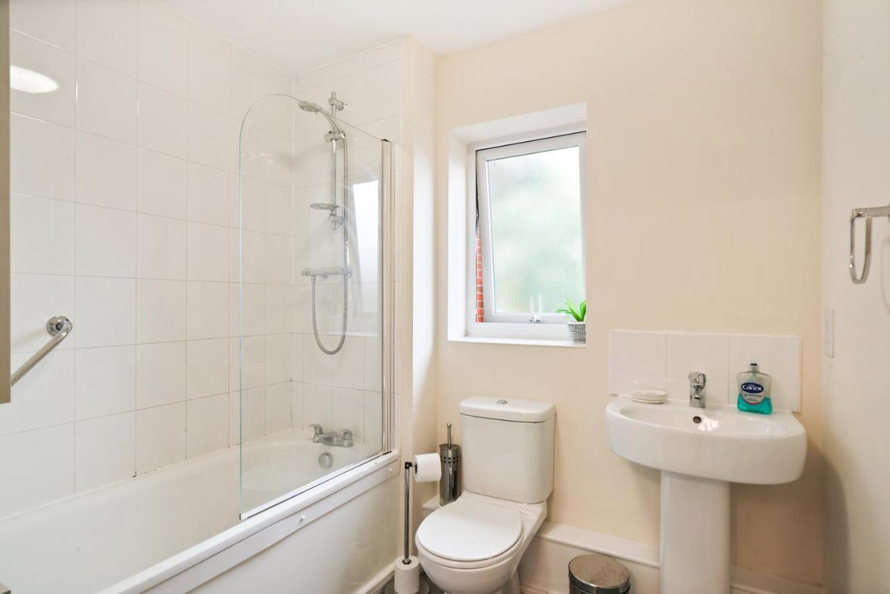 Peaceful 2Br Flat With Historic Bottle Kilns View & Free Parking Located Near City Centre Stoke-on-Trent Dış mekan fotoğraf