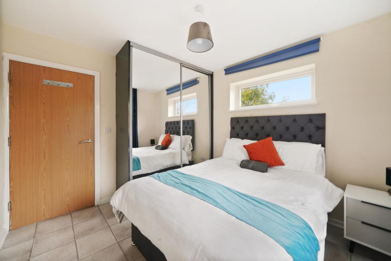 Peaceful 2Br Flat With Historic Bottle Kilns View & Free Parking Located Near City Centre Stoke-on-Trent Dış mekan fotoğraf