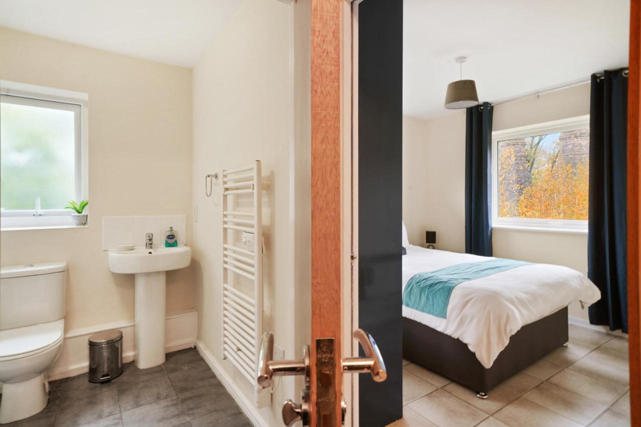 Peaceful 2Br Flat With Historic Bottle Kilns View & Free Parking Located Near City Centre Stoke-on-Trent Dış mekan fotoğraf